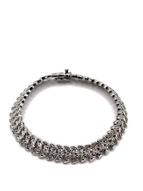 Elegant Silver-Tone Woven Link Bracelet Leaf Pattern Box Clasp closure